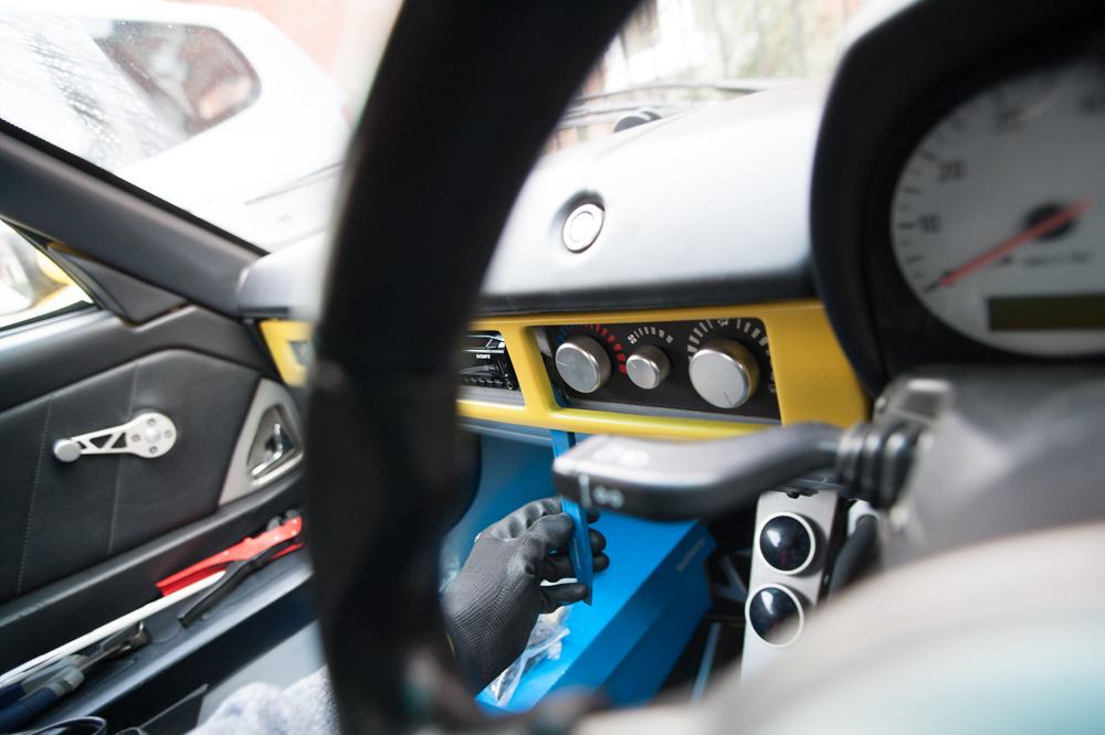 Lifting the main dash plate