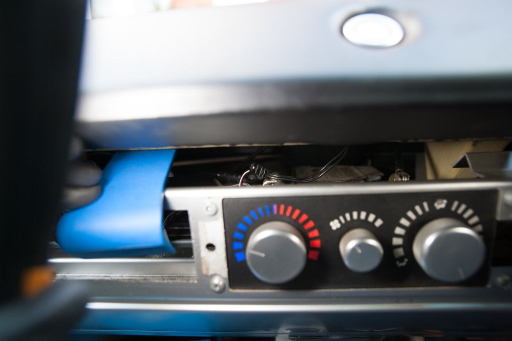 The starter button wires with the plug and its latch