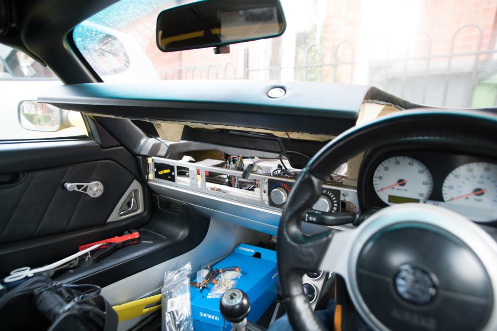 The dash lifted at the passenger corner during the wiggle