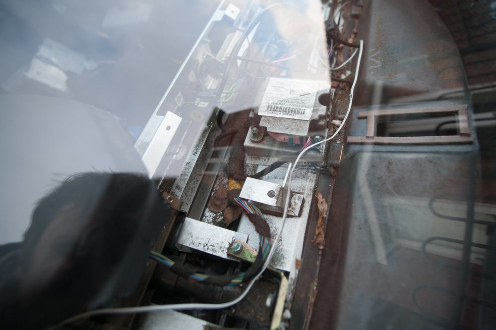 Brown draught strip used as a new gasket at the heater inlet