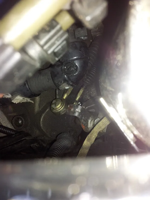 The gearbox selector ball joints seen from above in the engine bay