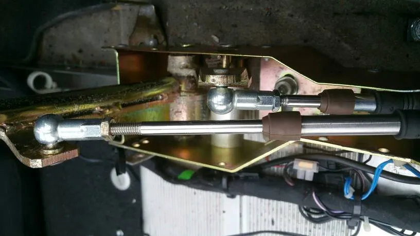 The cable end fittings at the gear lever assembly in the cabin