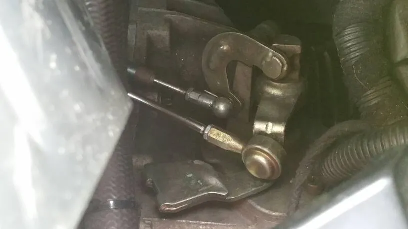 A closer view of the cable ends on the gearbox selector