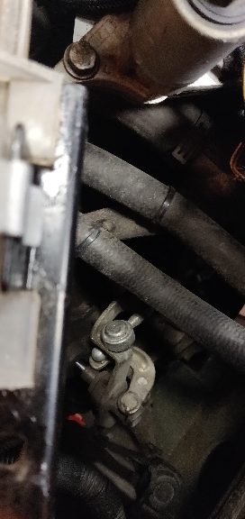 Gear cable ends on the gearbox selector